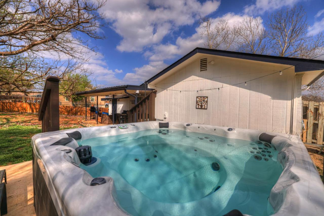 Bayer Guest Haus-Hot Tub And Fire Pit Villa Fredericksburg Buitenkant foto